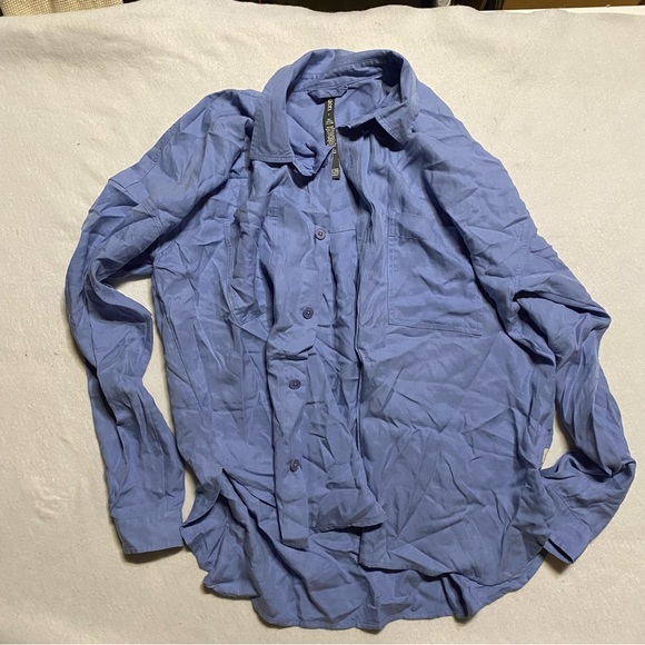 Vuori Tops - Vuori Trestles Twill Button Up in Bluebell Large